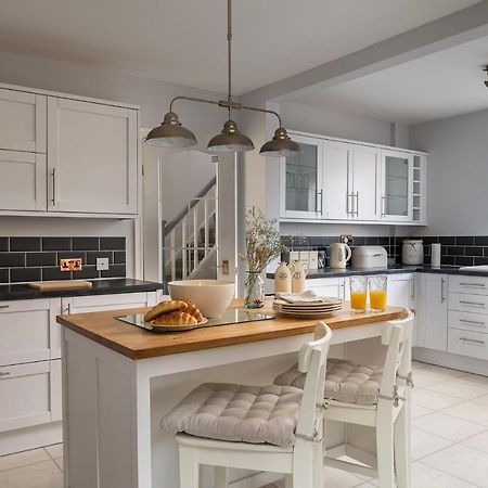 Lovely 3 Bedroom Home In Rhos On Sea Екстериор снимка