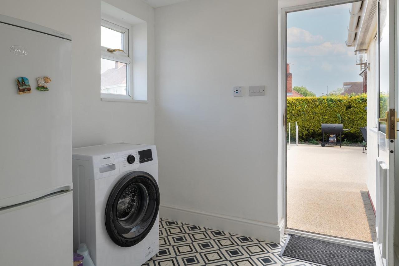 Lovely 3 Bedroom Home In Rhos On Sea Екстериор снимка