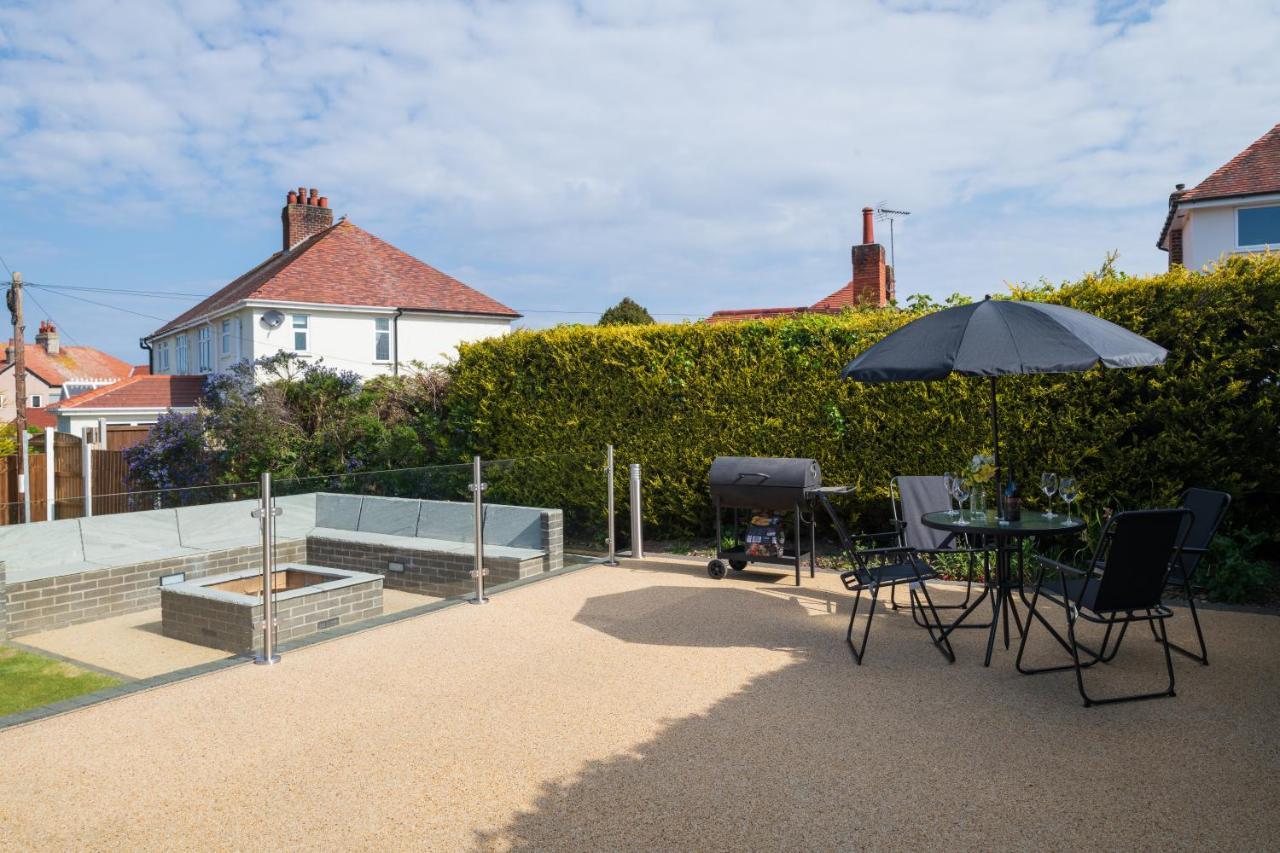 Lovely 3 Bedroom Home In Rhos On Sea Екстериор снимка