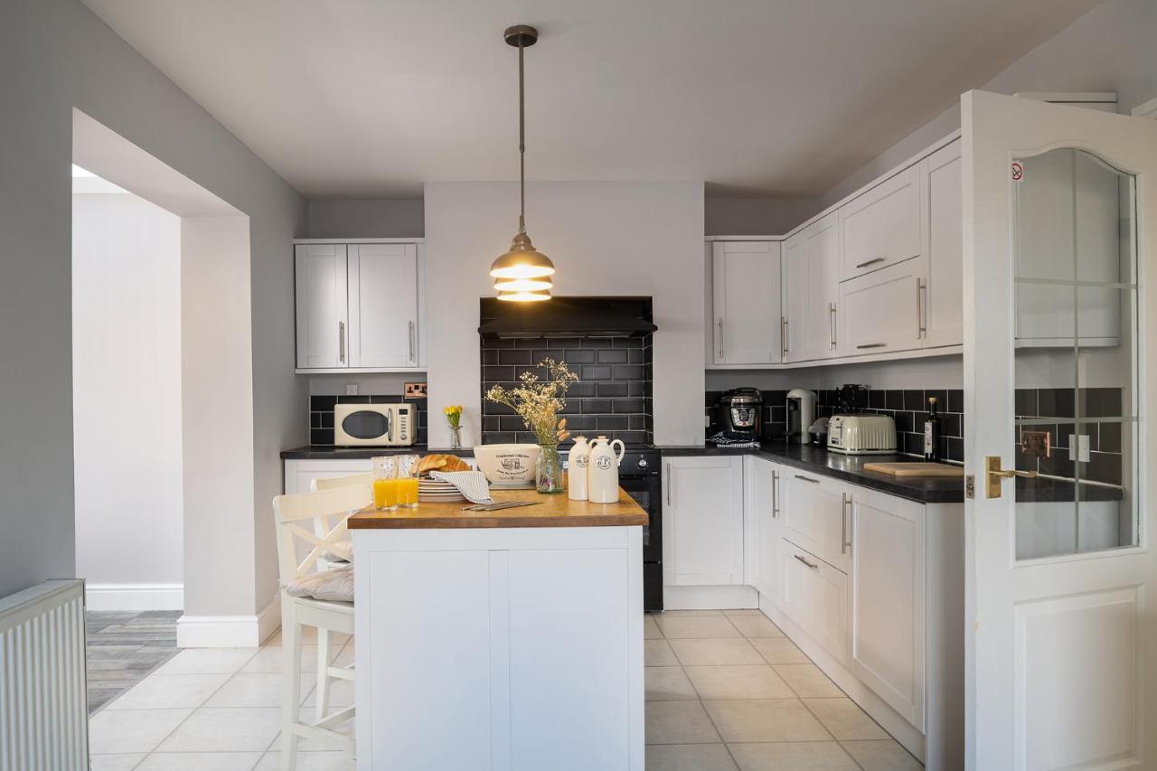 Lovely 3 Bedroom Home In Rhos On Sea Екстериор снимка