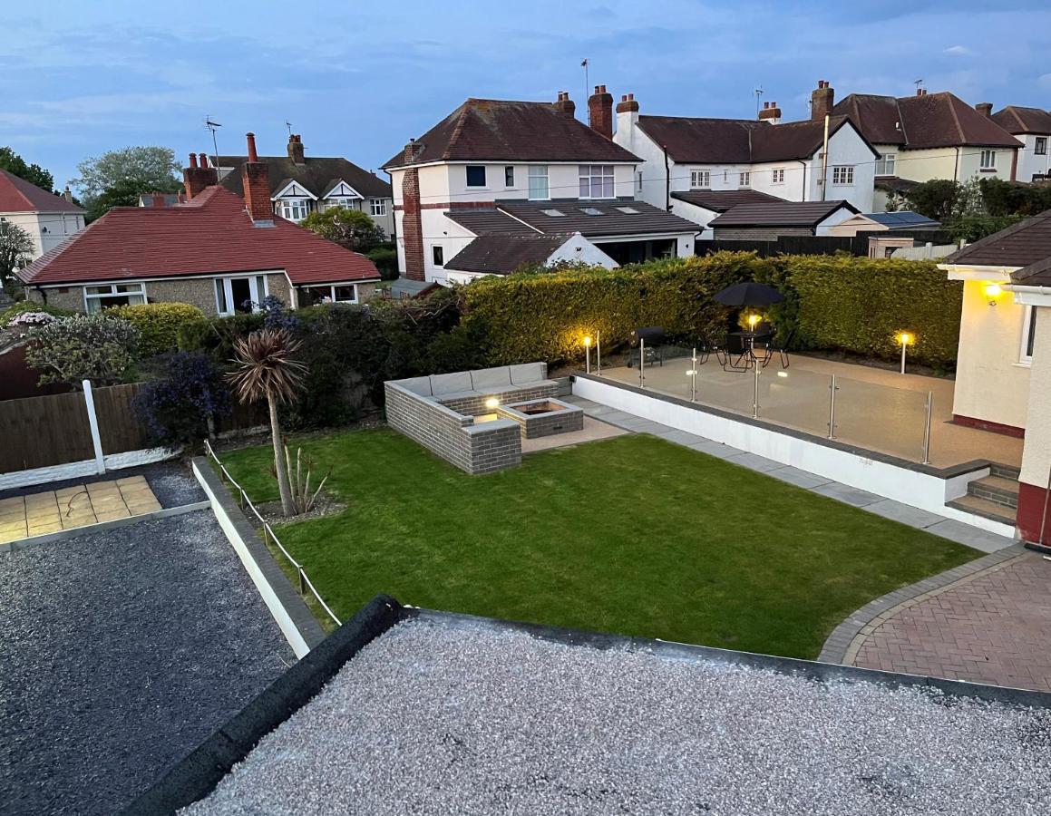 Lovely 3 Bedroom Home In Rhos On Sea Екстериор снимка