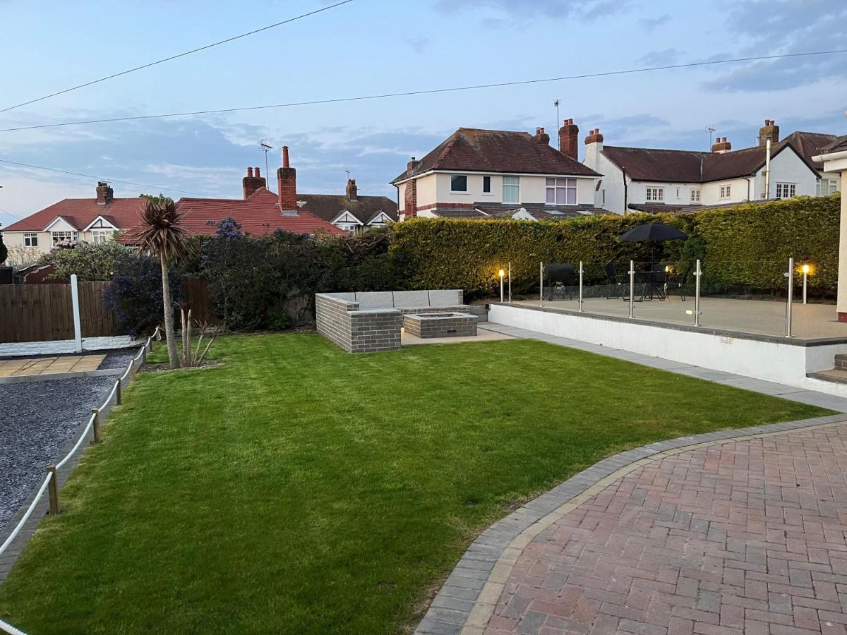 Lovely 3 Bedroom Home In Rhos On Sea Екстериор снимка
