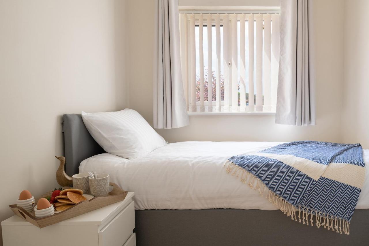 Lovely 3 Bedroom Home In Rhos On Sea Екстериор снимка